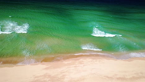 Flug-über-Einen-Wunderschönen-Strand-In-Portugal-04