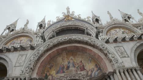 Details-Of-St-Mark's-Basilica's-Facade---Cathedral-At-Piazza-San-Marco-In-Venice,-Italy