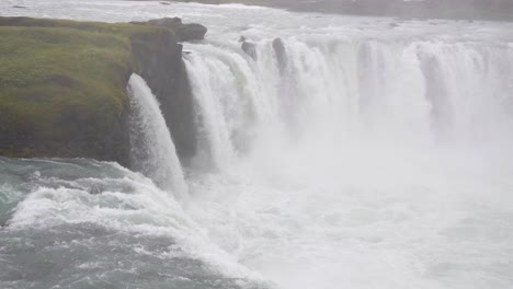 Godafoss-Wasserfall,-Island.-Mächtige-Wasserfälle,-Zeitlupe