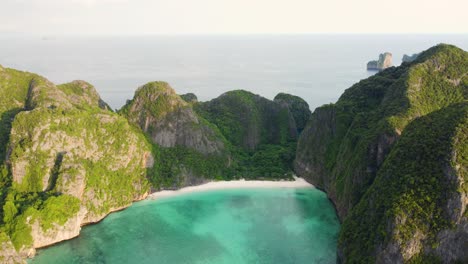 Maya-Bay-Sandy-Beach,-Ko-Phi-Phi-Le-Island---Krabi-Province-Thailand