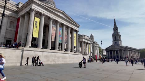 Crowded-scene-in-front-of-the-National-Portrait-Gallery-in-London-on-a-sunny-day