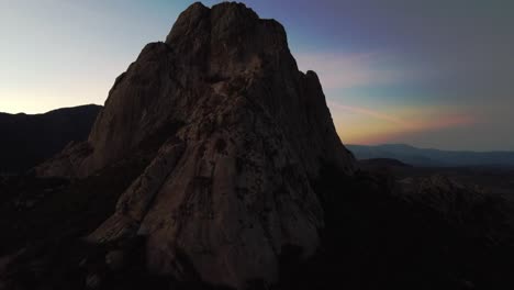 Atardecer-En-Las-Montañas-De-Bernal,-México