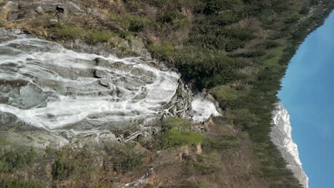 Drone-Volando-Hacia-La-Cascada-Nardis,-Trentino,-Alpes-Italianos,-Italia