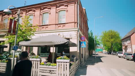 Exterior-of-facade-Skovorotka-restaurant-in-Daugavpils-and-terrace