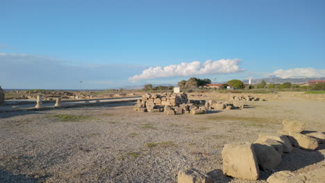 Amplia-Vista-Panorámica-Que-Muestra-Las-Extensas-Ruinas-Del-Sitio-Arqueológico-De-Kato-Pafos,-Destacando-Su-Amplitud-Histórica-Y-Cultural.