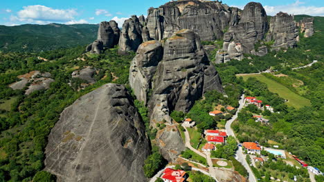 Meteora-rock-formation-with-Eastern-Orthodox-Monasteries-in-Greece,-aerial