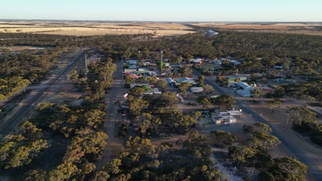 Aerial-view-of-small-Australian-town-with-buildings-and-homes-in-suburb-of-Esperance,-Australia