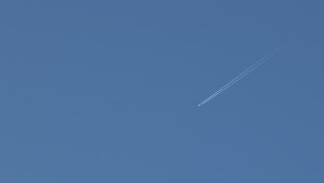 Aeroplane-With-Contrail-Vapor-Trails-Clear-Blue-Sky-Australia,-Victoria,-Gippsland,-Maffra-Daytime-Wide-Shot