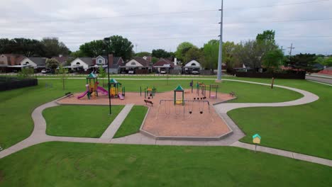 Este-Es-Un-Video-Aéreo-Del-Parque-Meadow-Lake-En-Lewisville,-Texas.