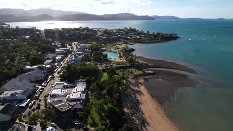 Playa-De-Airlie,-Australia