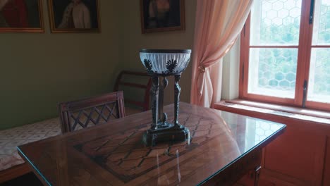 Elegant-centerpiece-on-a-wooden-table-in-the-Neoclassical-Room-of-Trakošćan-Castle,-Croatia