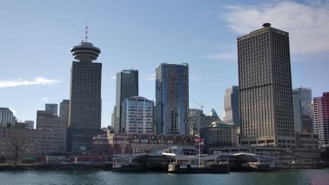 Horizonte-Del-Centro-De-Vancouver-Desde-Burrard-Inlet-En-BC,-Canadá