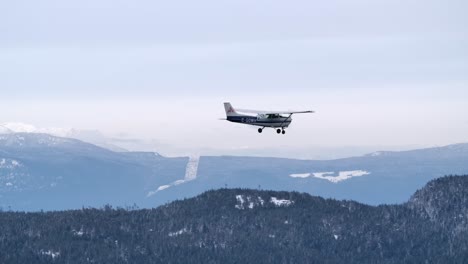 Formationsflug-Mit-Cessna-C172-Skyhawk-Flugzeug---Luft-Luft-Aufnahme