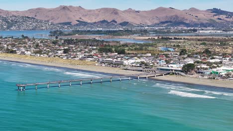 Nuevo-Muelle-De-Brighton-En-La-Costa-De-Christchurch-Con-Port-Hills