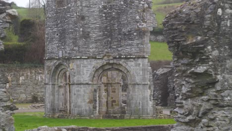 Ruinas-De-La-Abadía-De-Mellifont---Abadía-Cisterciense-Del-Siglo-XIII-En-Tullyallen,-Condado-De-Louth,-Irlanda
