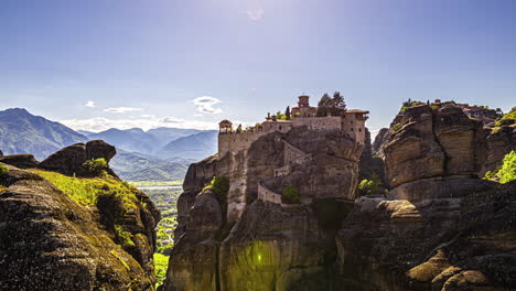 Meteora-Varlaam-Kloster-An-Einem-Sonnigen-Tag,-UNESCO-Weltkulturerbe