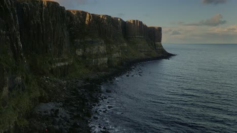 Falda-Escocesa-En-La-Isla-De-Skye,-Escocia