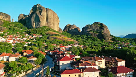 Aerial-view-of-buildings-and-giant-cliffs-in-Meteora,-Greece