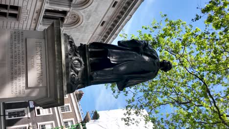 Statue-of-Henry-Irving-stands-near-the-entrance-of-the-National-Portrait-Gallery