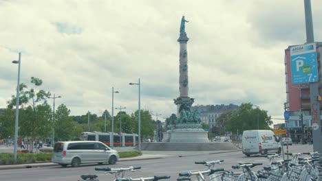 Tegetthoff-Denkmal-Statue-Praterstern-Vienna-Wide-shot
