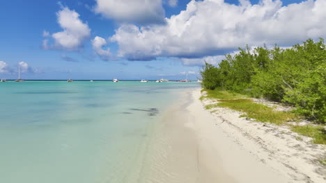 Luxury-Boats-Over-Saona-Island-In-East-National-Park,-Dominican-Republic