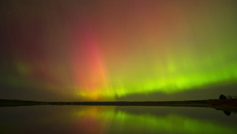 Polarlicht-Explodiert-über-Wyoming,-Als-Ein-G5-Sonnensturm-Das-Land-Trifft