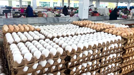Beautiful-clean-chicken-eggs-are-lying-on-the-counter-of-the-farmer's-market