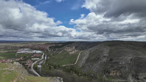 Burgo-de-Osma-medieval-village-in-Soaria,-Spain