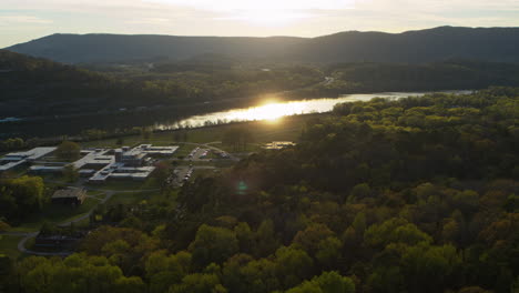 Aerial-footage-panning-across-Moccasin-Bend-during-the-sunset-in-Chattanooga,-TN-with-the-sun-reflecting-off-of-the-Tennessee-River