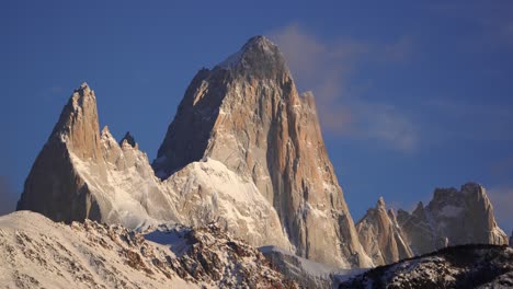 Majestic-sunrise-timelapse-over-Fitz-Roy,-illuminating-the-rugged-peaks-with-a-warm-glow