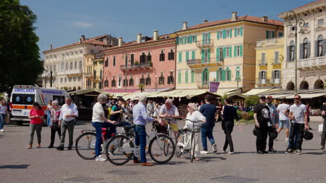 Busy-square-in-Verona-with-tourists-and-vibrant-architecture
