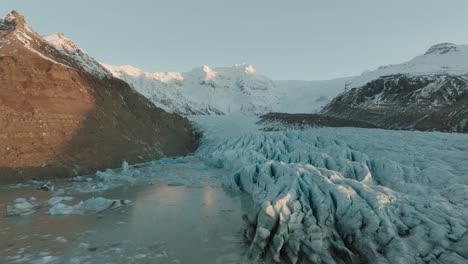 Video-Aéreo-No-Tripulado-De-Un-Glaciar-En-Islandia-Llamado-Svinafellsjokull