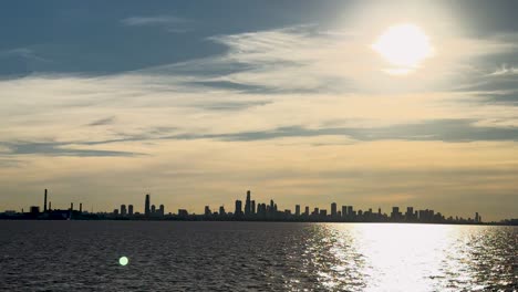 Silueta-De-La-Ciudad-De-Buenos-Aires-Desde-El-Mar-Al-Amanecer