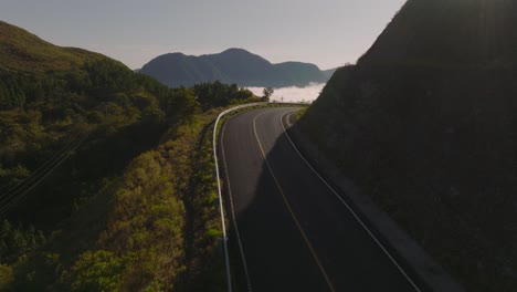 Carretera-Con-Curvas-En-Las-Montañas-De-Panamá