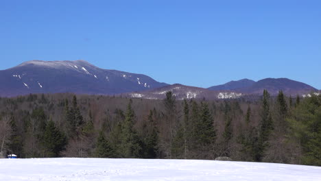 Snow-capped-mountain-peaks-in-the-Adirondack-mountains