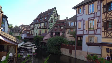 Visitar-La-Petite-Venise,-Colmar-Es-Definitivamente-Una-De-Las-Mejores-Cosas-Para-Hacer-En-Alsacia