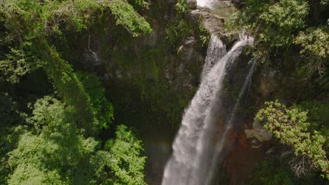 Waterfall-in-Panama-jungle,-Boquete