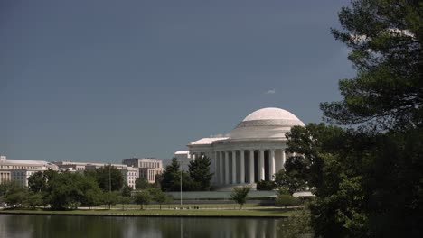 Static-shot-of-the-Jefferson-memorial-and-blue-sky-on-background-in-Washington-DC,-USA