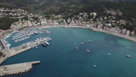 Aerial-Drone-View-of-Boat-Traffic-at-Port-Soller-in-Mallorca,-Spain