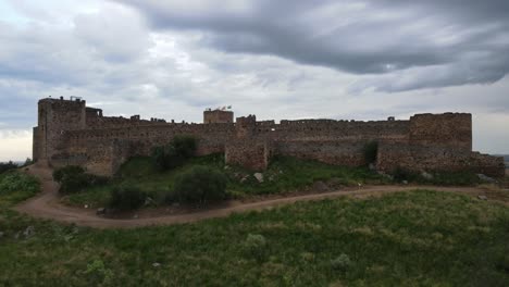 Luftpanoramablick-Auf-Die-Burg-Von-Medellin,-Badajoz