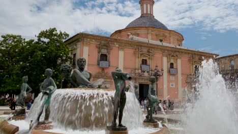 Turia-Brunnen-An-Einem-Arbeitsreichen-Tag