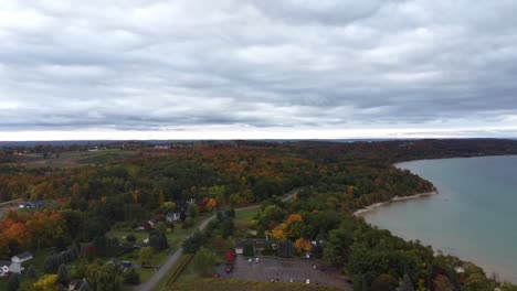 Aerial-shot-of-northern-lake-in-the-fall-with-forest