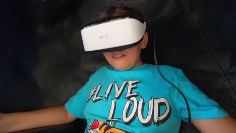 La-Realidad-Virtual-Disfruta-Del-Parque-Infantil-Al-Aire-Libre.