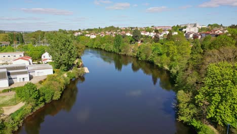 Der-Fluss-Vienne-überquert-Die-Stadt-Limoges,-Frankreich
