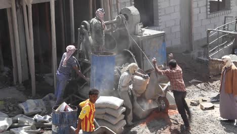 workers-in-Yemen-while-building-in-remote-areas