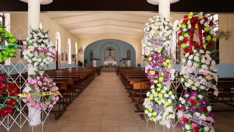 Moments-before-a-ceremony-in-a-church-on-Bonaire