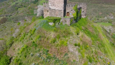 Historic-Doiras-Castle-On-The-Green-Hill-On-A-Sunny-Day-In-Cervantes,-Spain