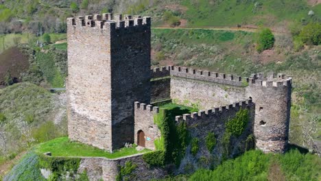 Aerial-View-Of-Doiras-Castle,-Medieval-Fortification-And-Monument-In-Cervantes,-Spain