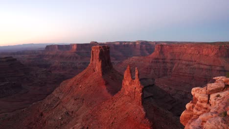 Montañas-En-Utah-Drone-Push-in-Revelan