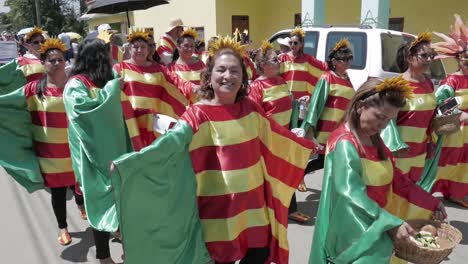 Fiesta-Típica-De-Carnaval-Latino-En-Plano-General.